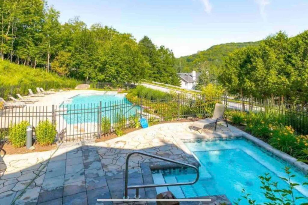 Charming Tremblant 1 Bedroom With Pool And Hot Tub Mont-Tremblant Exterior foto